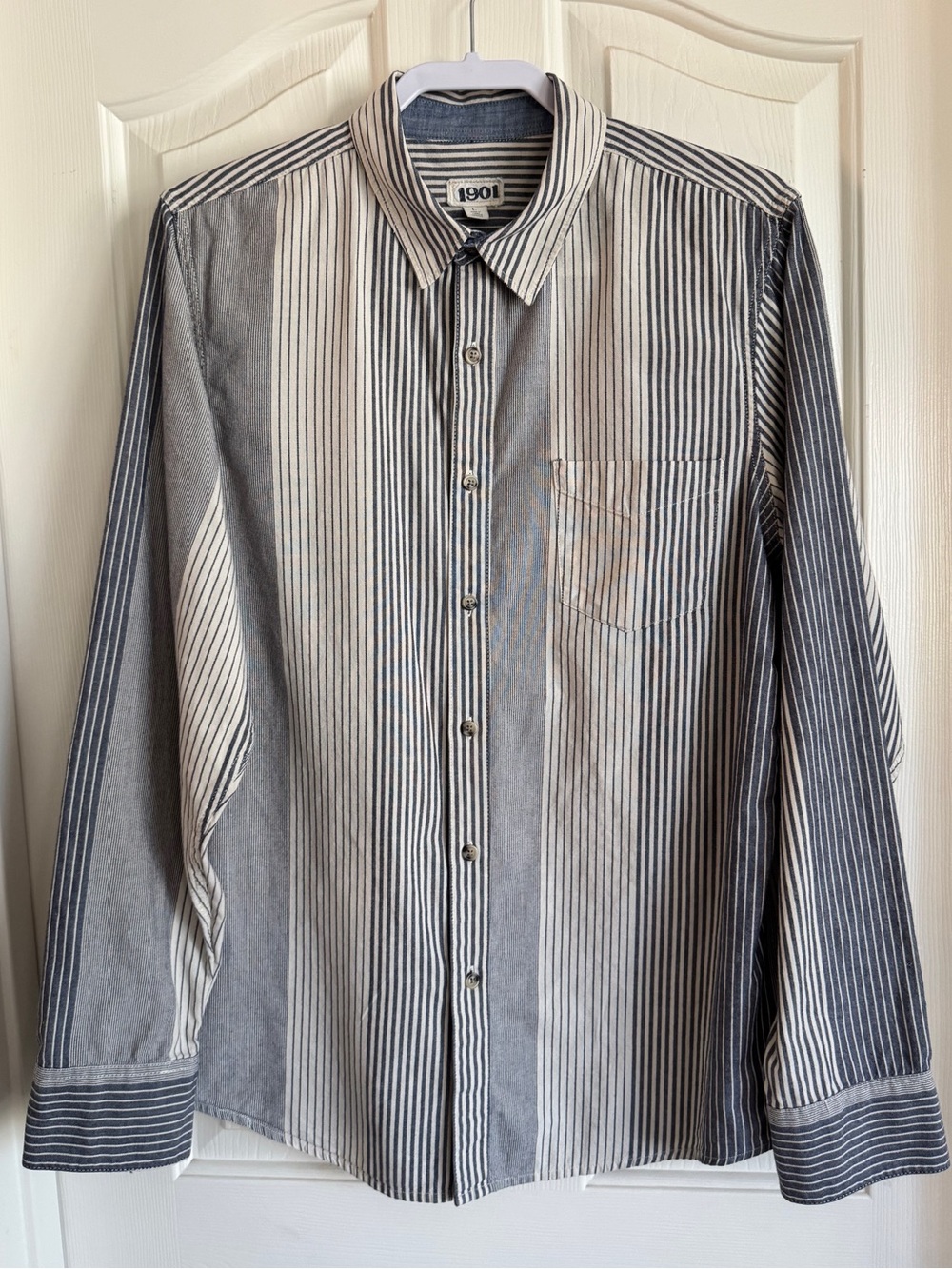 1901 Men’s Striped Button-Down Shirt in Gray and White Men’s Size Large